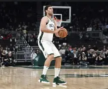 加时末段突围战来临；密尔沃基雄鹿围绕CBA常规赛篮板制胜；媒体盛赞；球队文化再被提及 