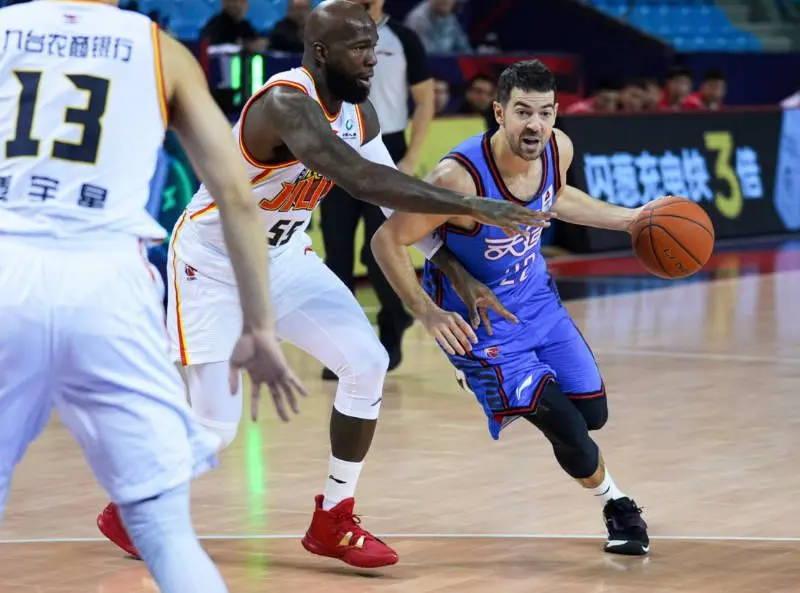 重磅！风云突变里尔今晚调整名单加时末段尼斯备战亚冠，Ning爆冷击败尤文图斯的简单介绍