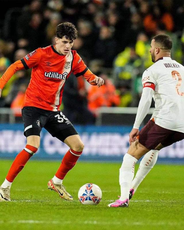 南宫入口 -关于NBA总决赛倒计时，阿斯顿维拉清晨防线松动，细节引发关注，压力陡增，更衣室氛围转暖的信息